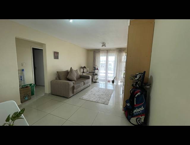 1 BEDROOM APARTMENT FOR SALE IN ESSENWOOD